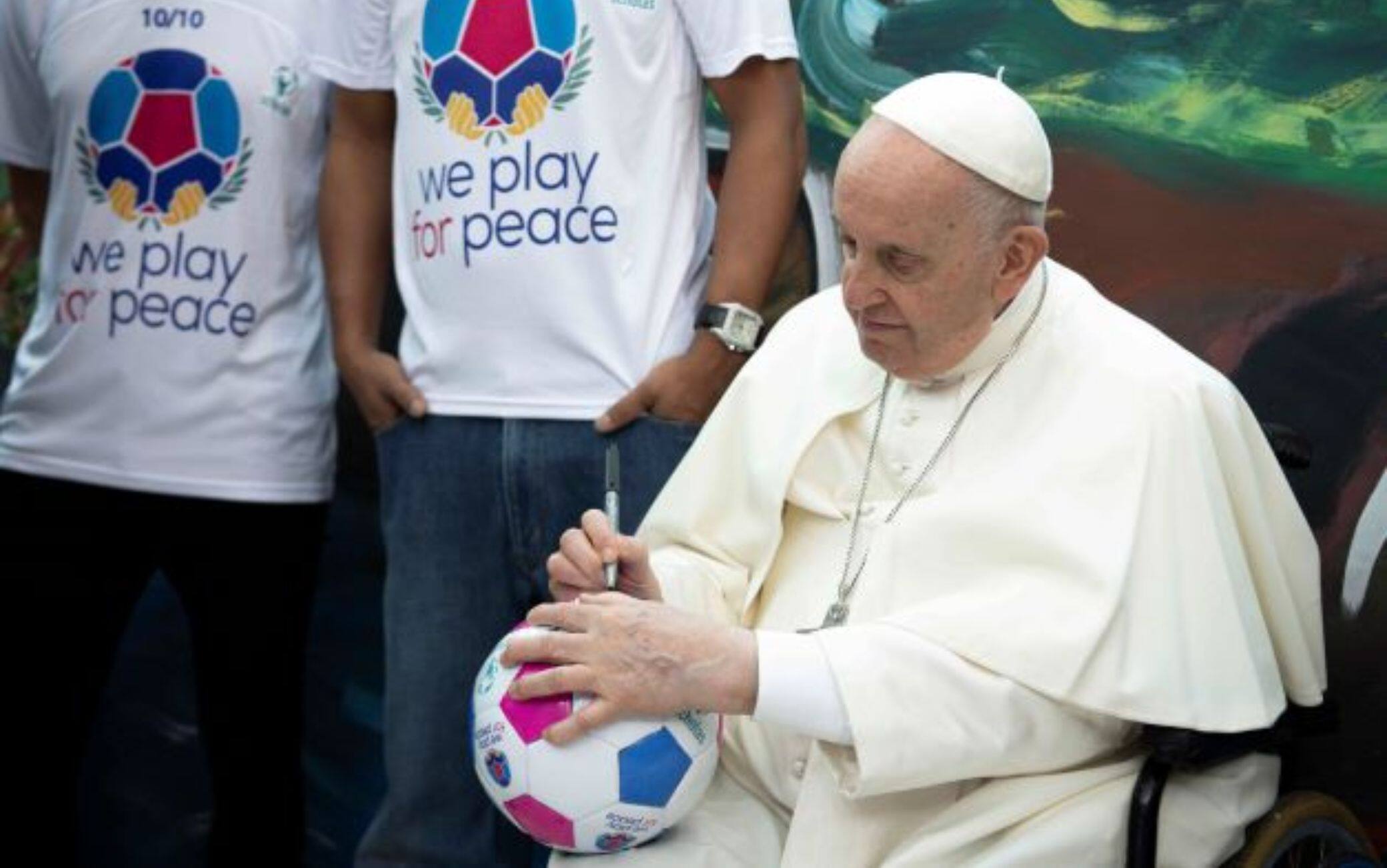 Papa Francesco con Ronaldinho e Dani Alves