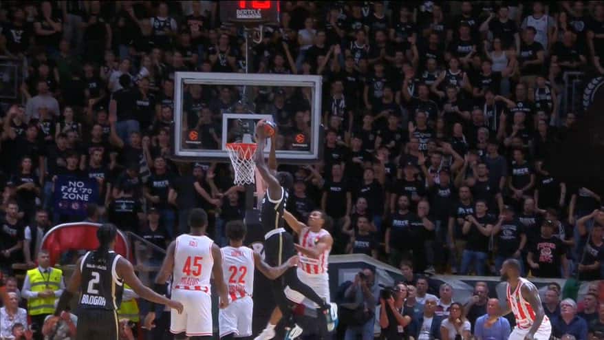 Eurolega, due schiacciate per Diarra nel 1Q vs Olympiacos