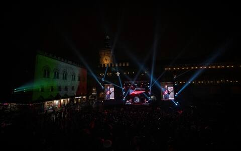 Festa Ducati a Bologna con Bagnaia e Bautista: le FOTO della serata ...