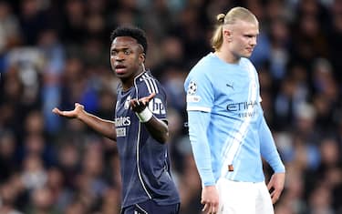 epa12828348 Erling Haaland (R) of Manchester City walks past Vinicius Jr. of Real Madrid during the UEFA Champions League Round of 16 2nd leg match between Manchester City and Real Madrid in Manchester, Great Britain, 17 March 2026.  EPA/ADAM VAUGHAN