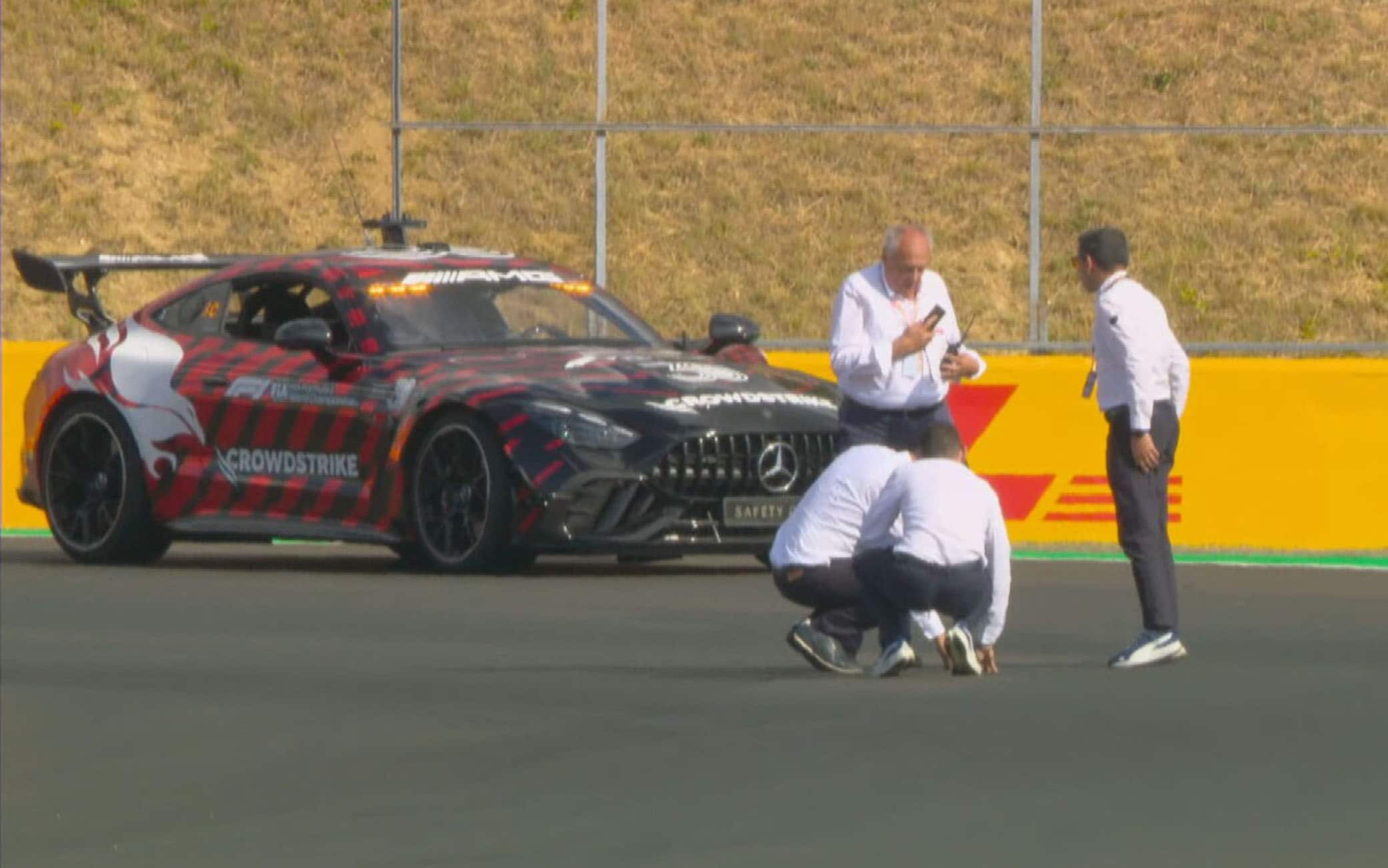 Dosso sull'asfalto all'Hungaroring: i commissari controllano l'asfalto. VIDEO