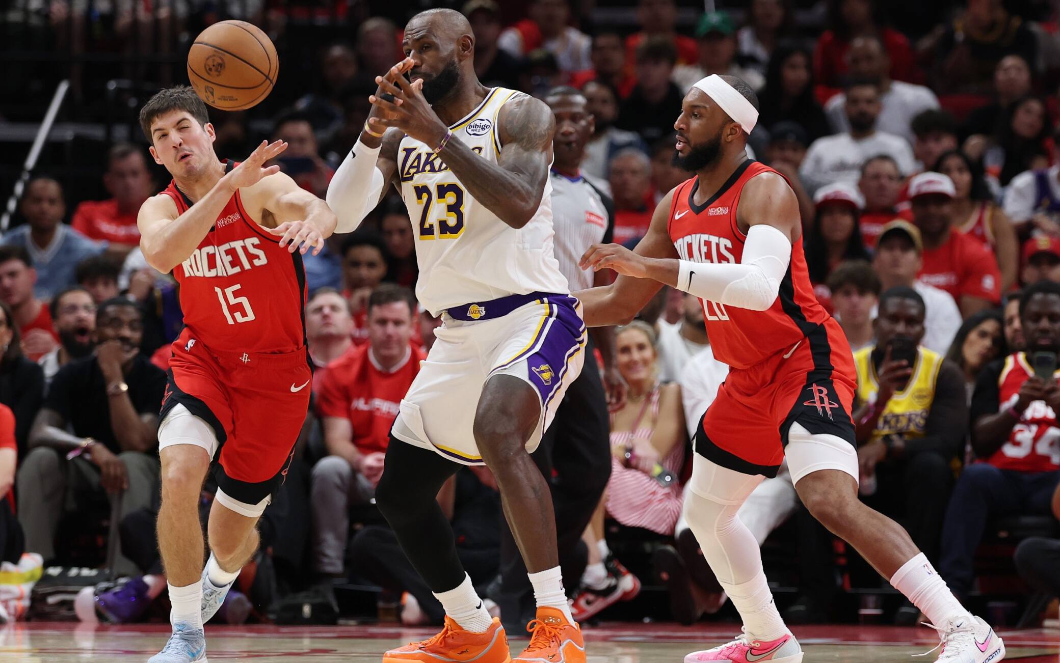 NBA, disastro Lakers: 23 palle perse in gara-4, LeBron e compagni mancano il colpo del ko