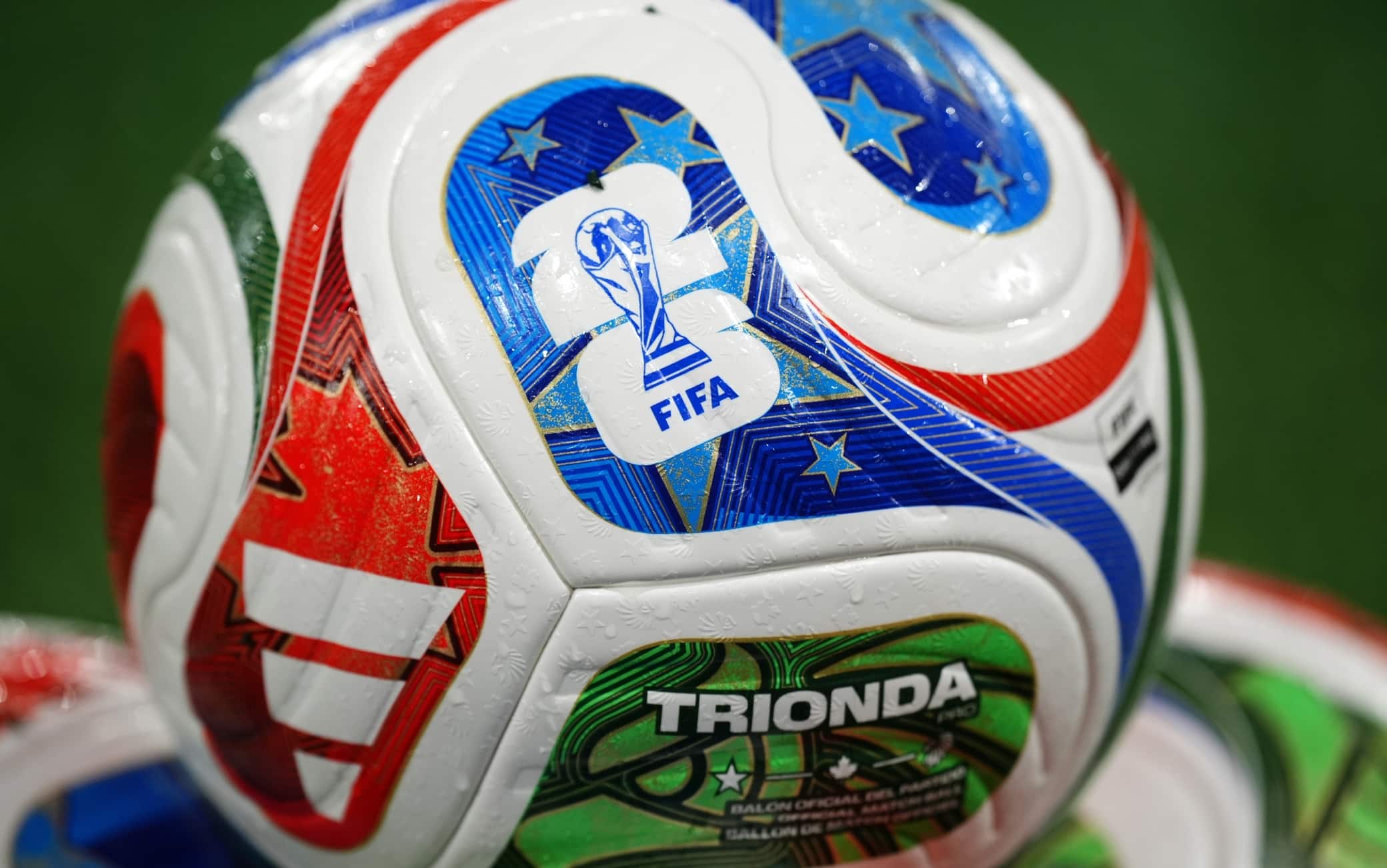 Oggi si gioca con lui: Trionda, il pallone ufficiale dei Mondiali. QUI TUTTE LE FOTO E… TUTTI I PALLONI DELLA STORIA DEI MONDIALI