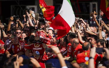 LECLERC Charles (mco), Scuderia Ferrari SF-24, portrait, celebrate his win with the team during the Formula 1 Pirelli United States Grand Prix 2024, 19th round of the 2024 Formula One World Championship from October 18 to 20, 2024 on the Circuit of the Americas, in Austin, United States of America