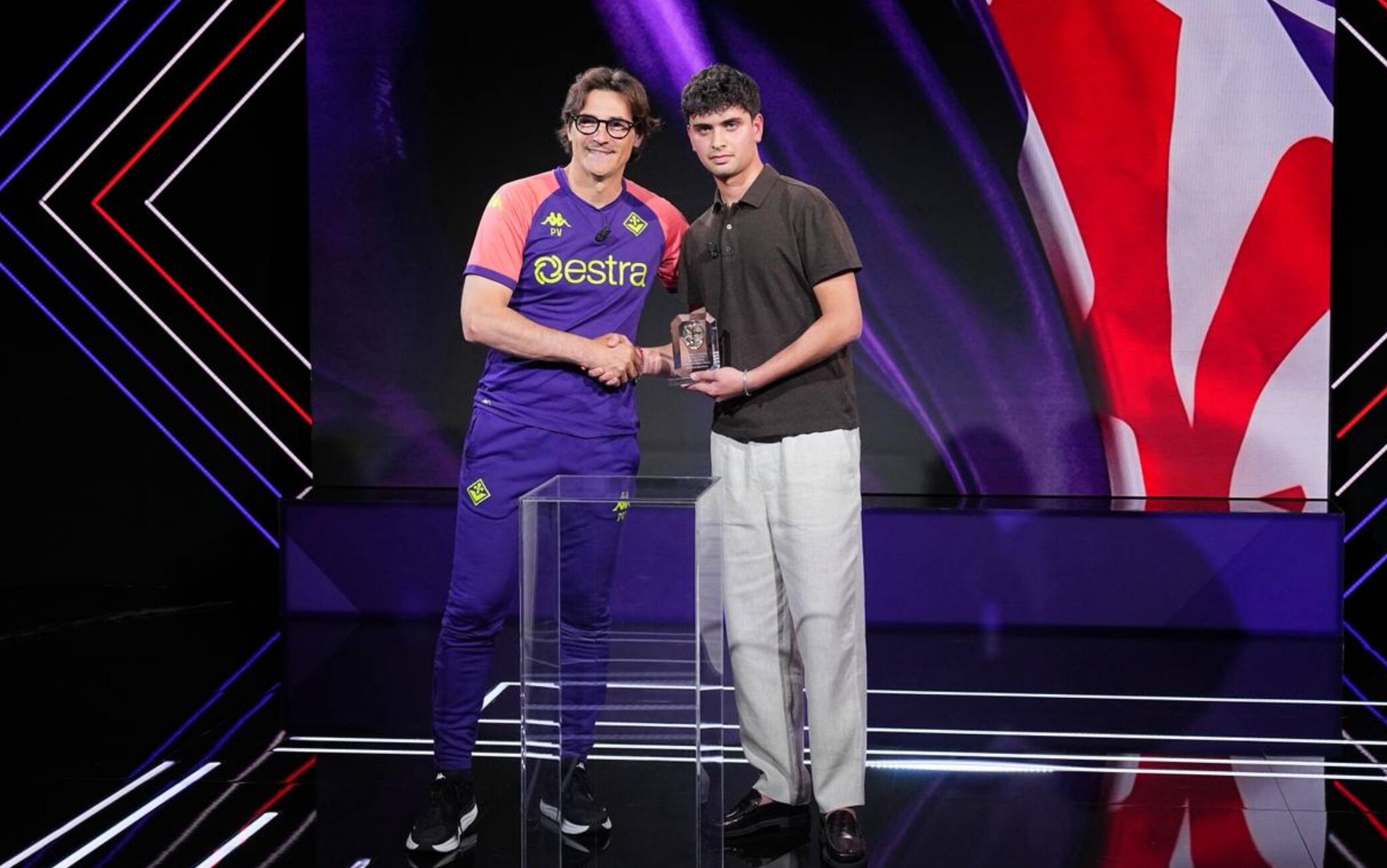 Paolo Vanoli premiato dalla Fiorentina a 25 anni dal gol in Coppa Italia