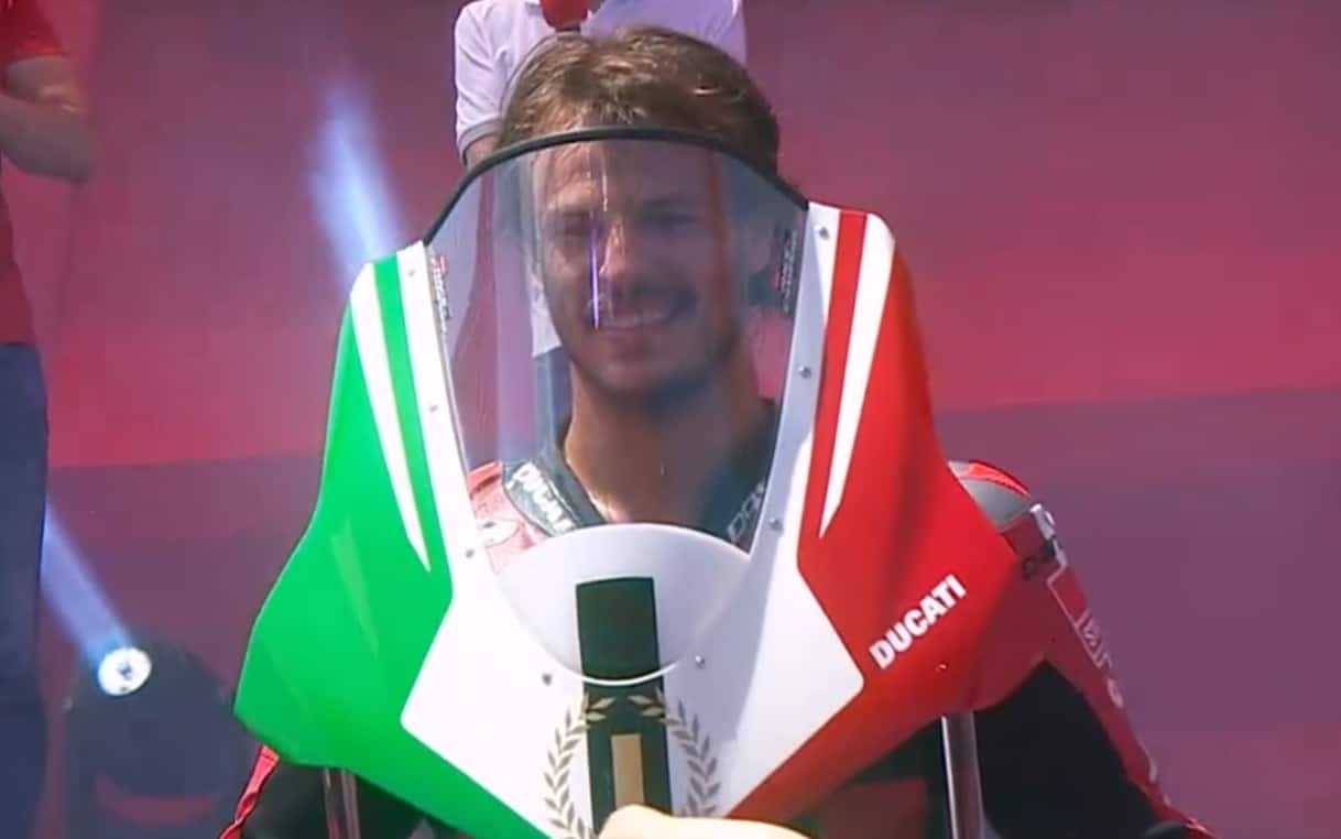 https://sport.sky.it/assets/images/4215e8b06aed73bcc86a519b915f3fe0842ff52e/skysport/it/motori/motogp/video/2026/07/05/bulega-vittoria-race-of-champions-intervista-1109748/bulega_screen_premiazione.jpg?im=Resize,width=1218