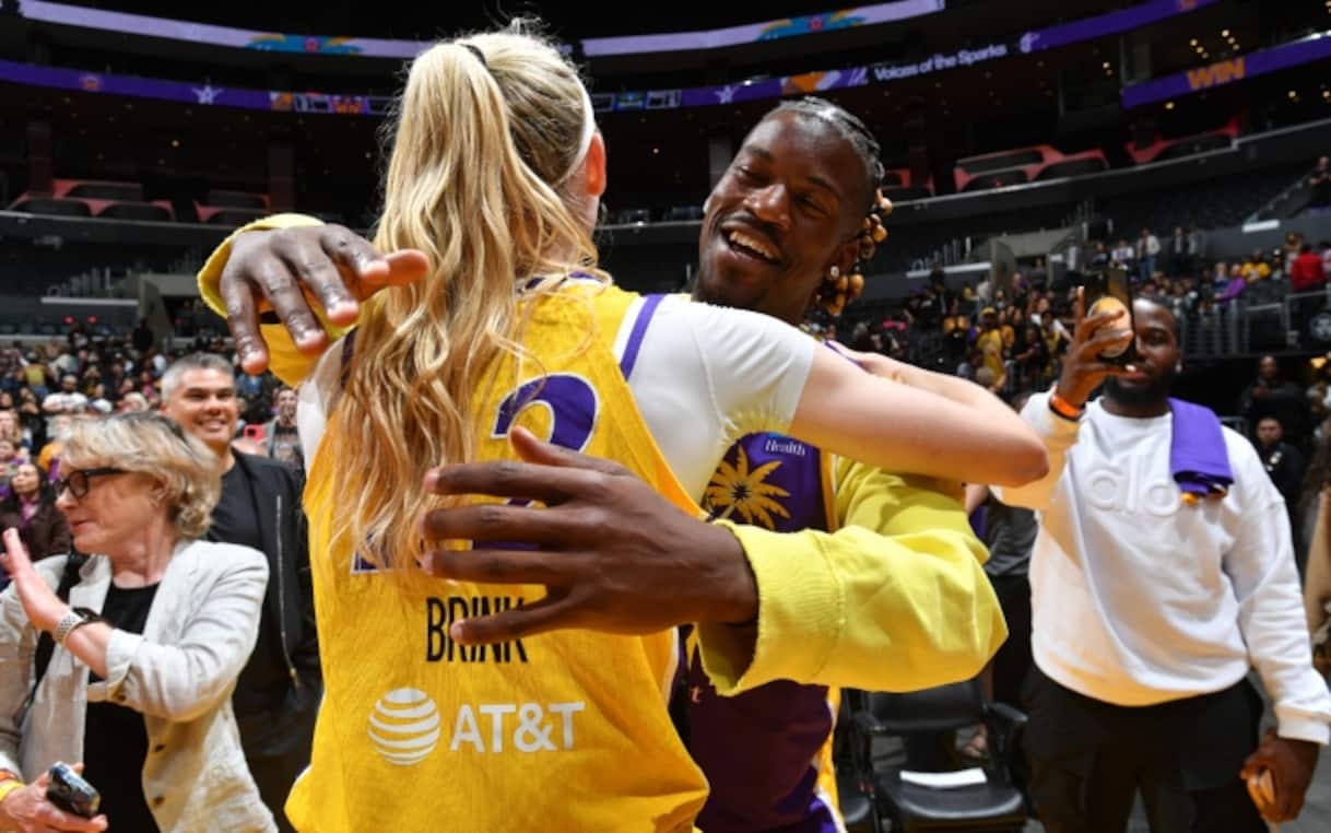 Butler Wnba WNBA, Jimmy Butler a bordo campo a Los Angeles: l'abbraccio con Cameron ...