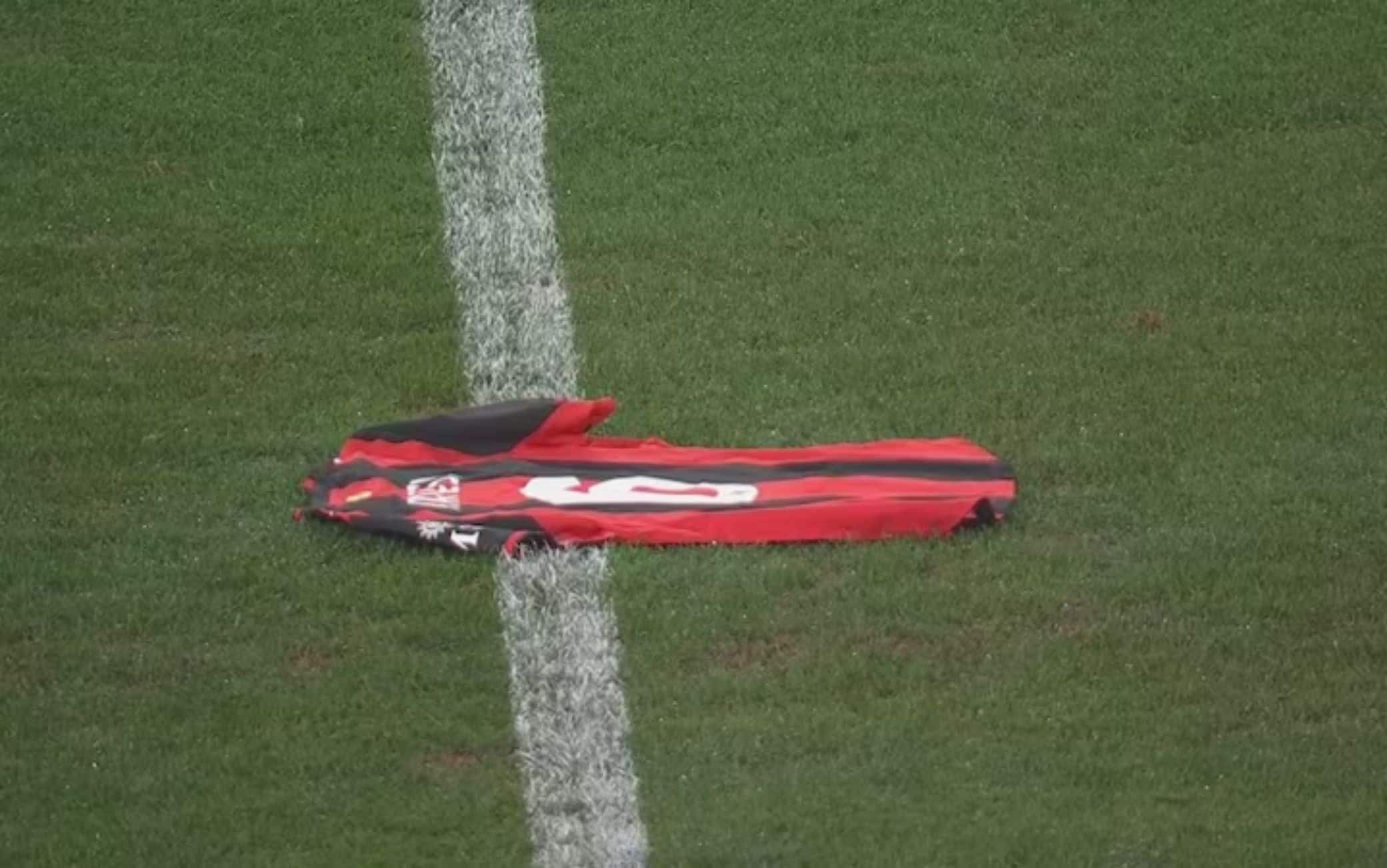 L'omaggio a Baresi prima di Milan-Inter a Perth. LE FOTO