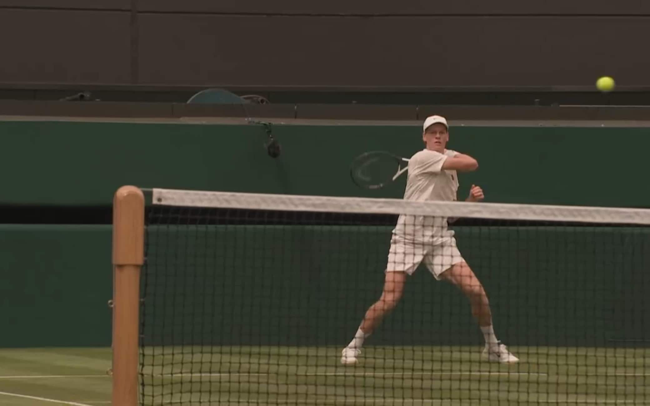 Sinner e Djokovic insieme a Wimbledon: il video dell'allenamento
