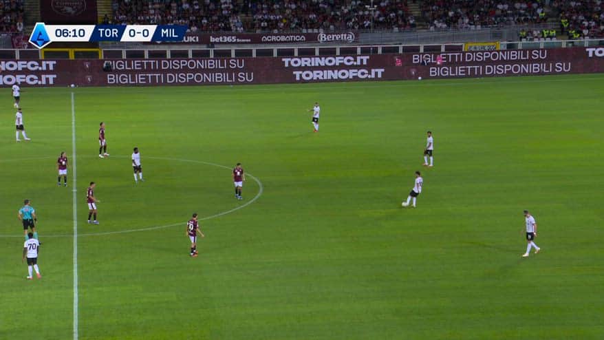 Torino-Milan, tifosi rossoneri omaggiano Baresi al minuto 6