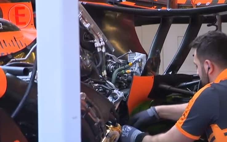 Norris, problemi nelle FP1 del GP Australia: la sua McLaren viene 'smontata'. VIDEO