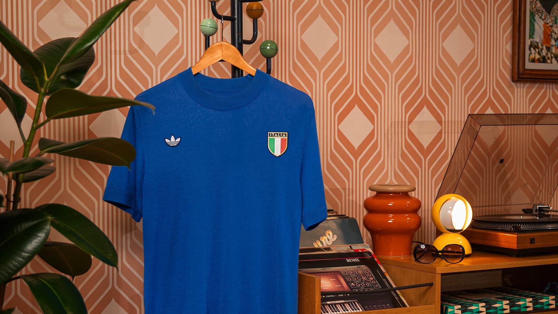 Italia, presentata la maglia della Nazionale Italy 1970's ispirata alla storia azzurra