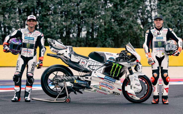 Aprilia, per il GP Misano livrea "Perla Bianca": omaggio a Vespa e Villeneuve. FOTO