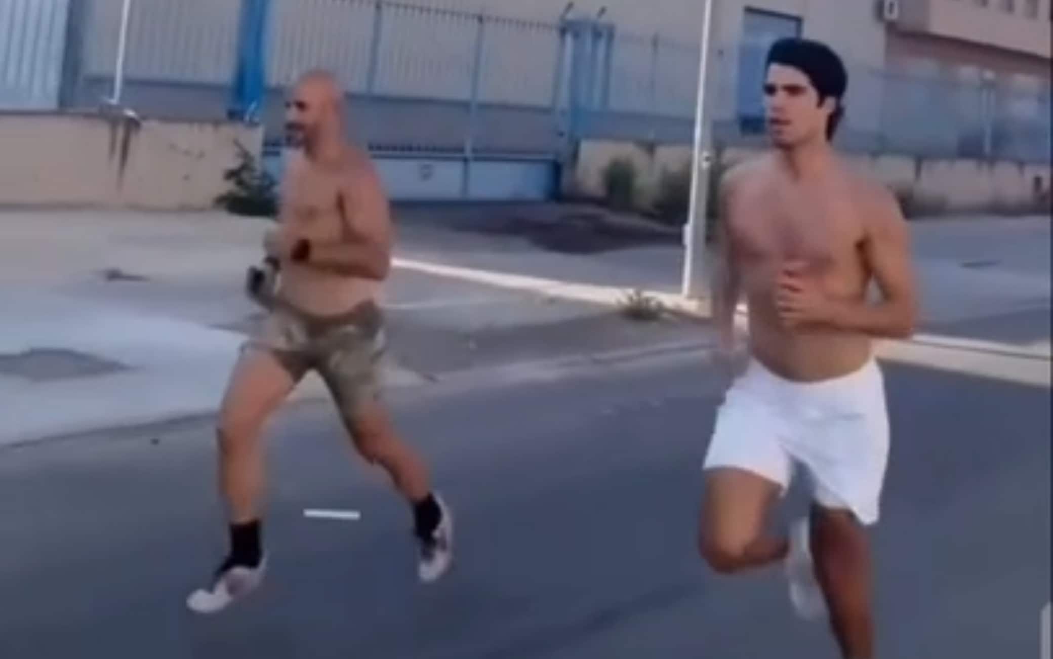 Alcaraz, allenamento "alla Rocky" senza tutore al polso destro