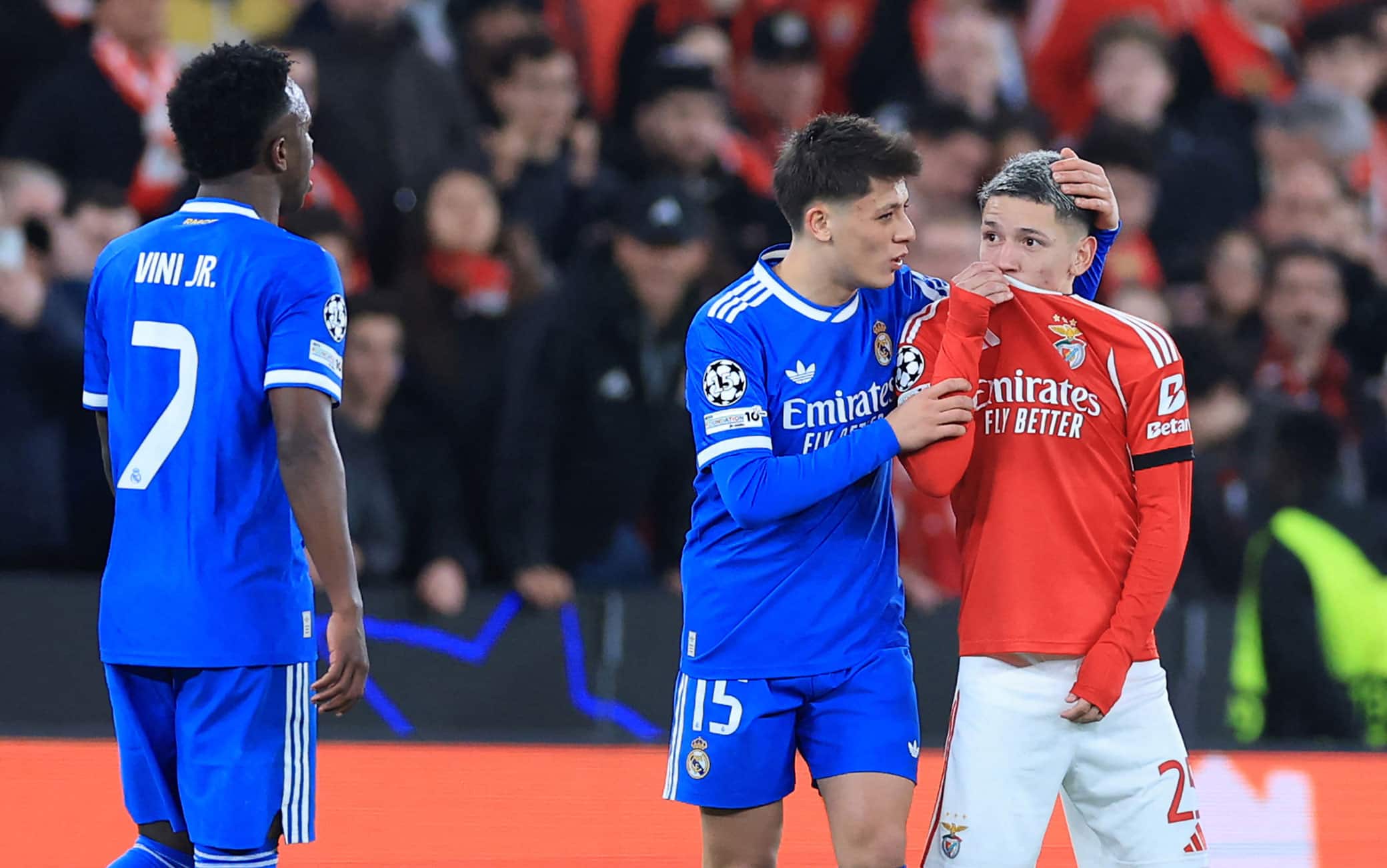 Vinicius accusa Prestianni di razzismo, Benfica-Real Madrid sospesa: la ricostruzione