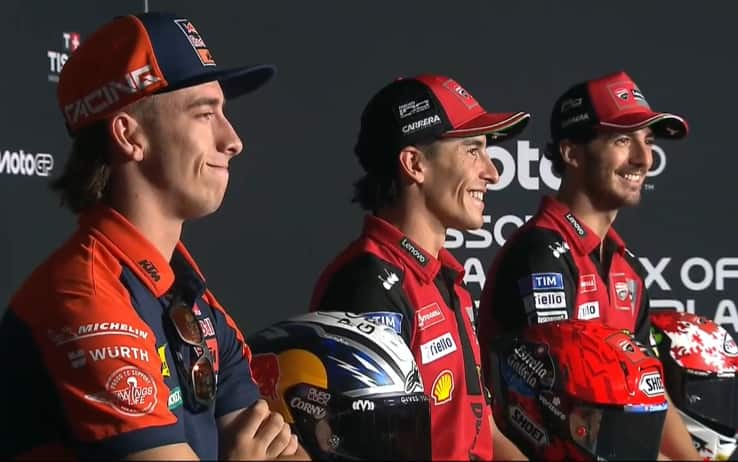 Bagnaia 'tranquillizza' Acosta: "Marquez non è un mostro...". VIDEO