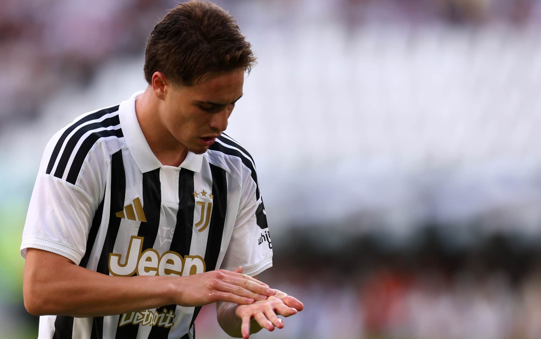 Juventus, infortunio Yildiz: il 10 bianconero verrà operato al piede. I tempi di recupero