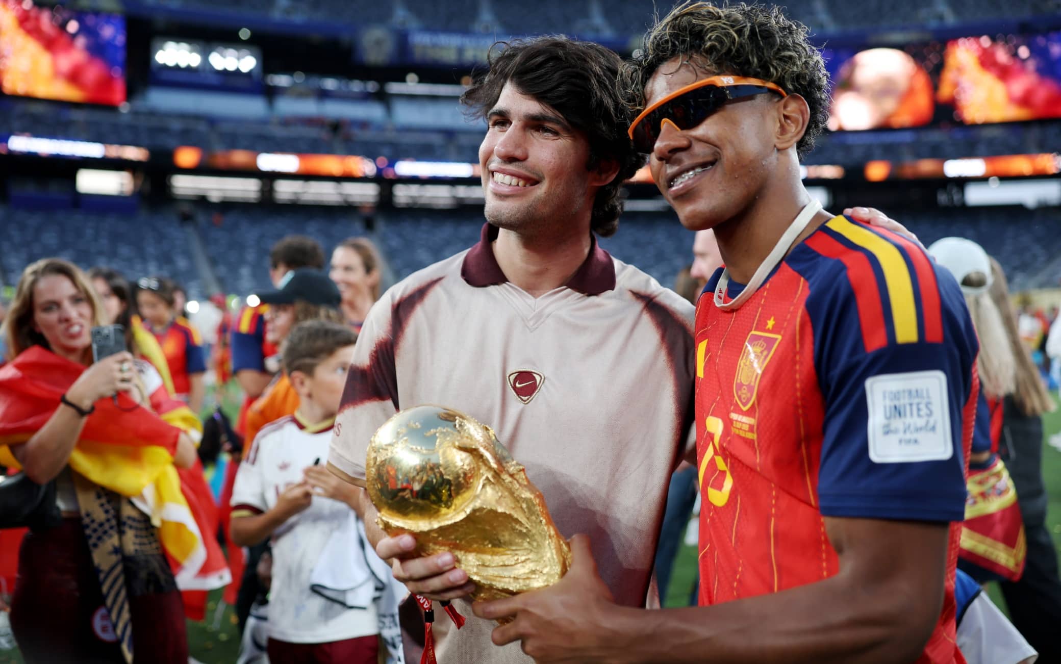 Mondiali, Alcaraz celebra la vittoria della Spagna sui social: foto con Yamal e Cubarsí