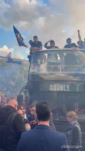 Delirio Inter: Chivu fa festa col suo 'caschetto'. VIDEO
