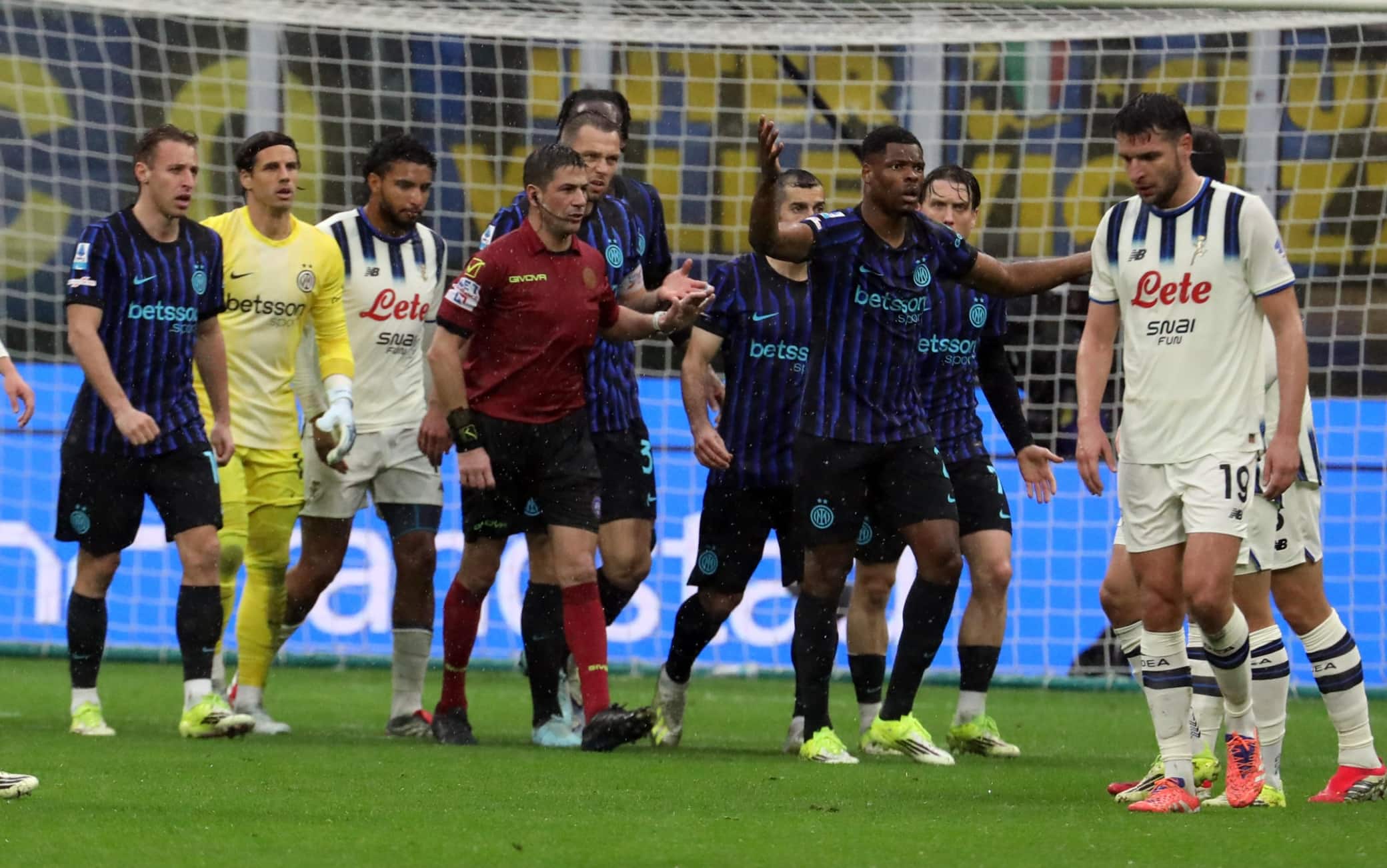 Pari dell'Atalanta: gol di Krstovic! Proteste furiose dell'Inter