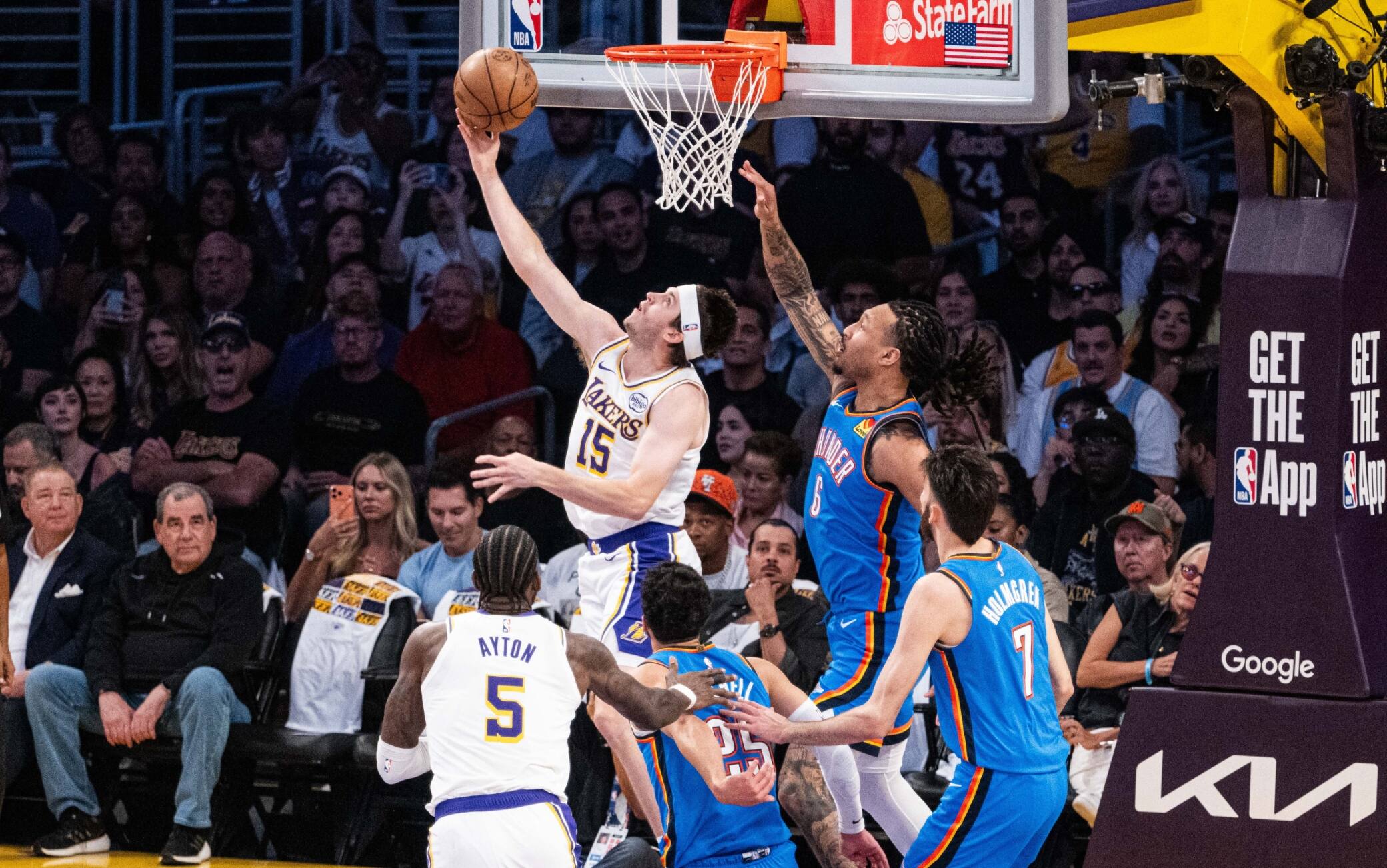 NBA, Reaves, che fatica: per segnare contro OKC si deve inventare un canestro impossibile