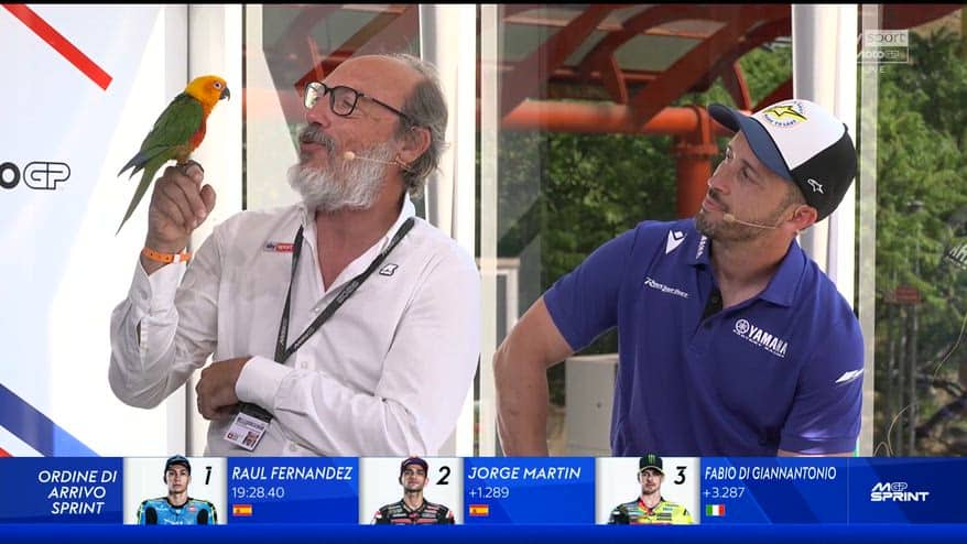 Guido Meda e il pappagallo "tifoso" di Moreira: la gag