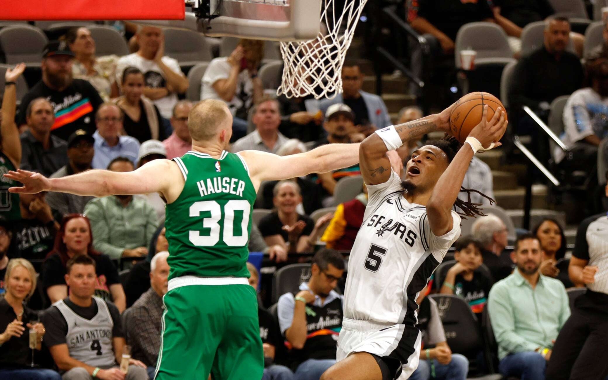 NBA, i risultati della notte: San Antonio batte Boston, i Lakers travolgono Minnesota