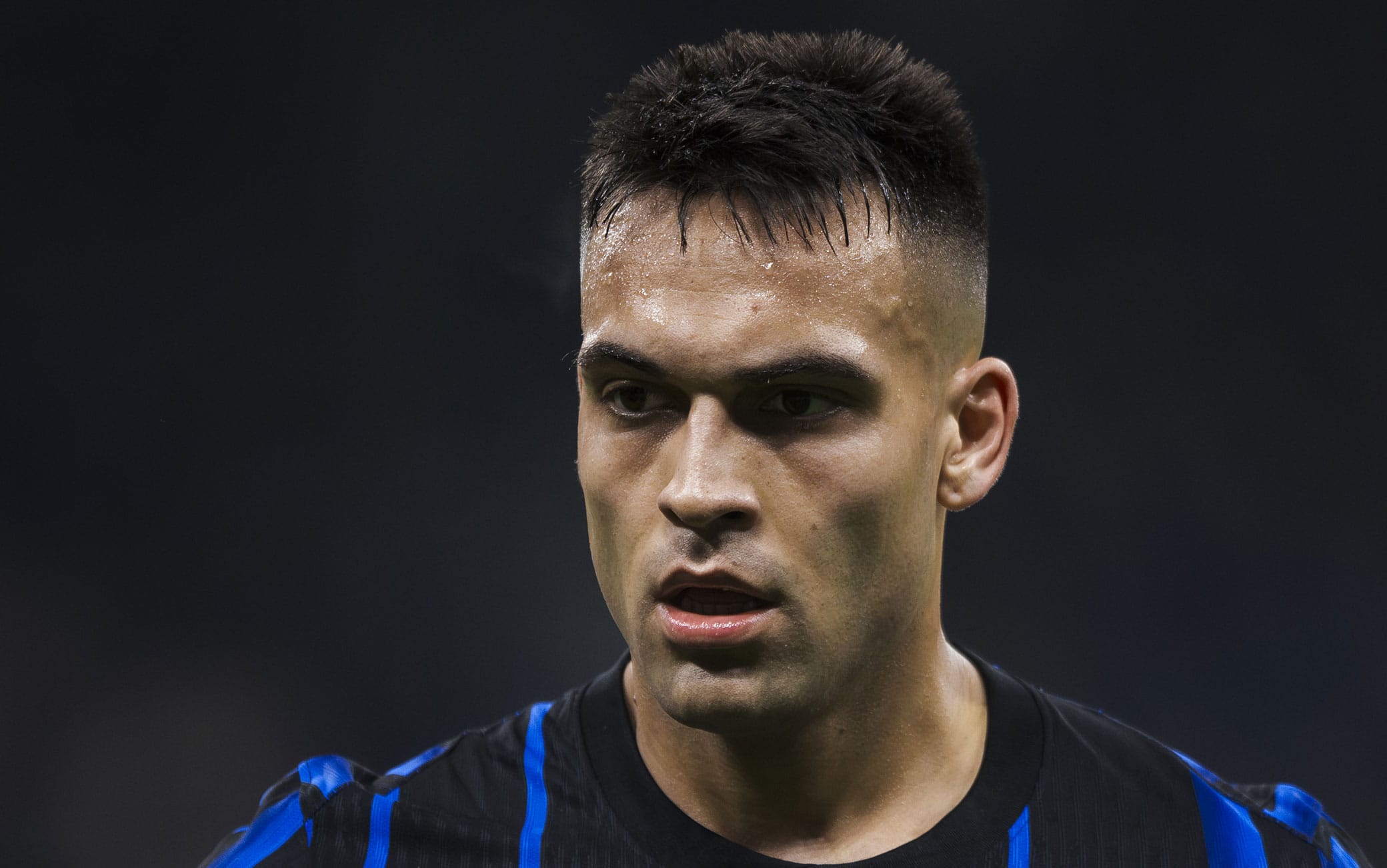 إنتر ميلان يعلن عن إصابة لاوتارو مارتينيز وغيابه المحتمل لشهر