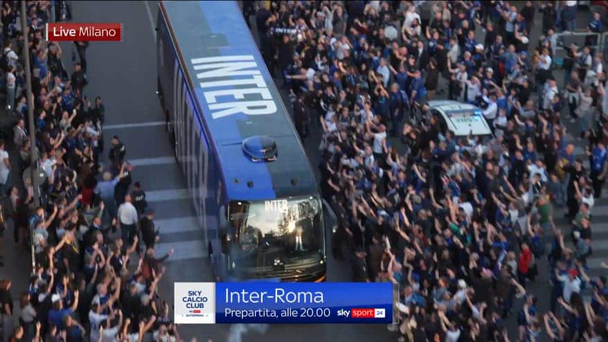 Inter, l'arrivo del pullman a San Siro