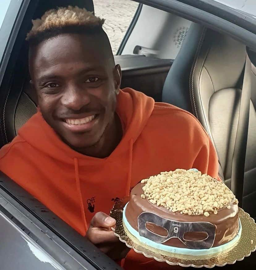 La torta per Osimhen