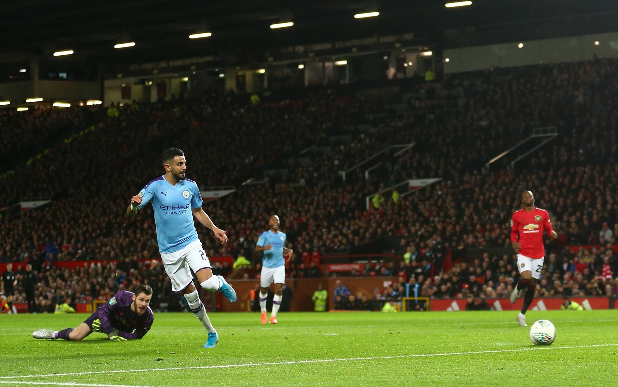 Mahrez salta De Gea e insacca il raddoppio del City