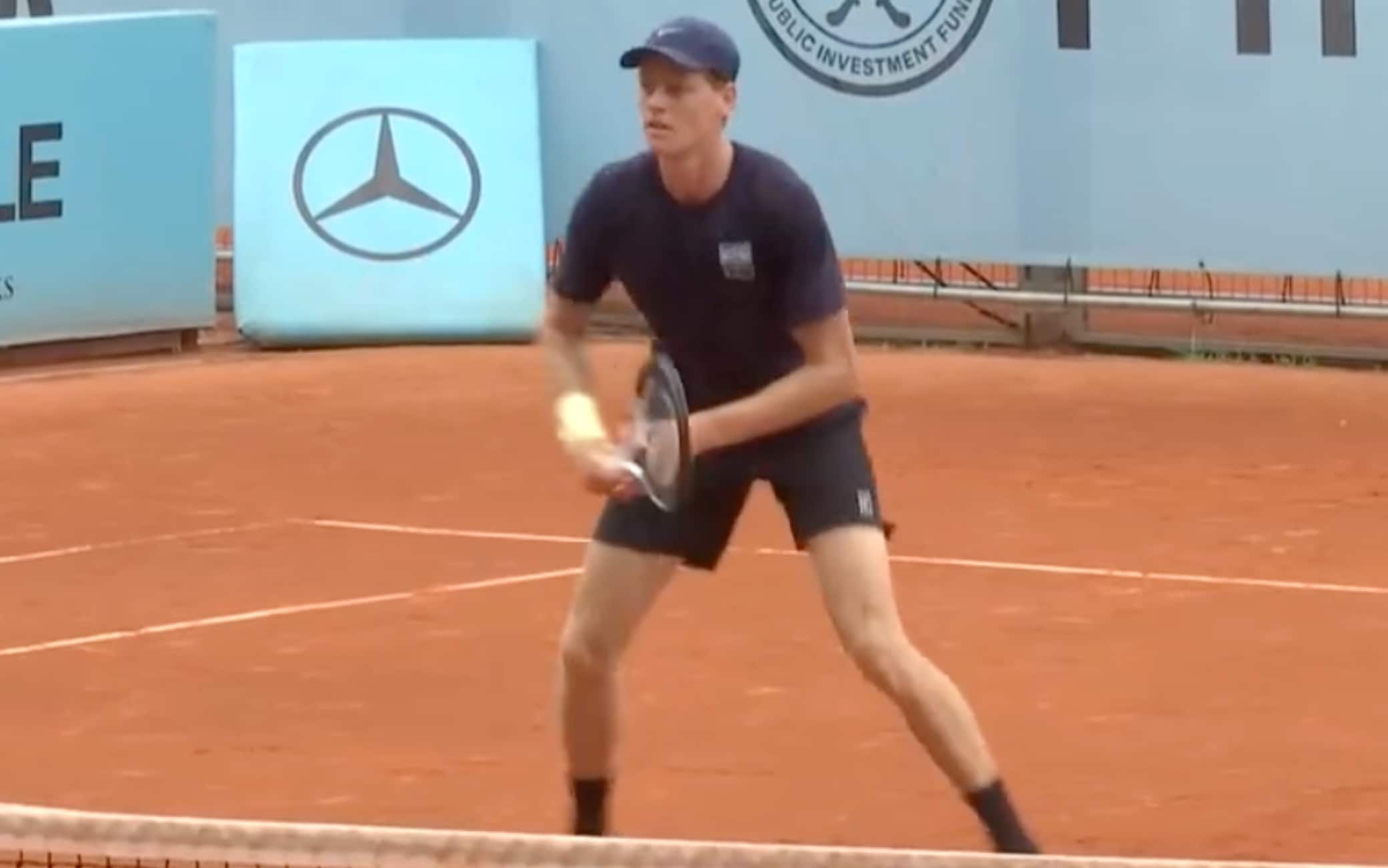 Atp Madrid, Sinner si allena prima del debutto contro Bonzi. VIDEO