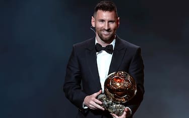 epa10949642 Argentine international Lionel Messi wins the Ballon d'Or 2023 during the Ballon d'Or 2023 ceremony at the Theatre du Chatelet in Paris, France, 30 October 2023.  EPA/MOHAMMED BADRA