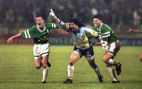 MEDELLFN, COLOMBIA:  Atletico Nacional goalie Rene Higuita(C) celebrates after he scored a goal with a free kick against River Plate of Argentina during a semifinal game of the Copa Libertadores de America soccer tournament 09 August in Medellin, Colombia. Atletico Nacional defeated River Plate, 1-0.     AFP PHOTO (Photo credit should read PEDRO UGARTE/AFP/Getty Images)