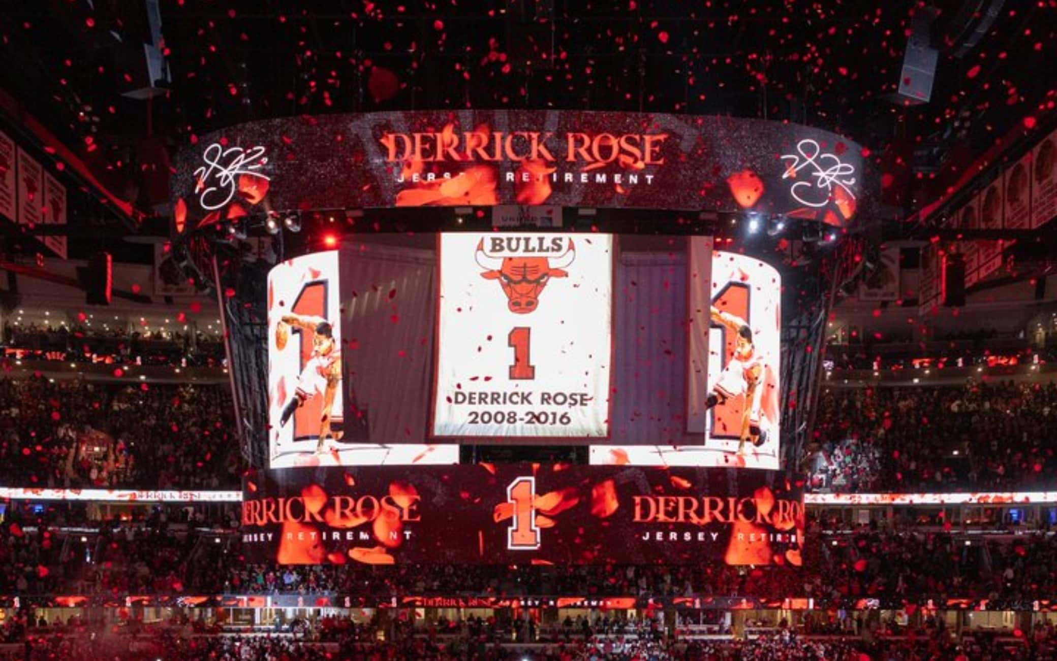 NBA, i Bulls celebrano Derrick Rose: il ritro della maglia a Chicago. LE FOTO