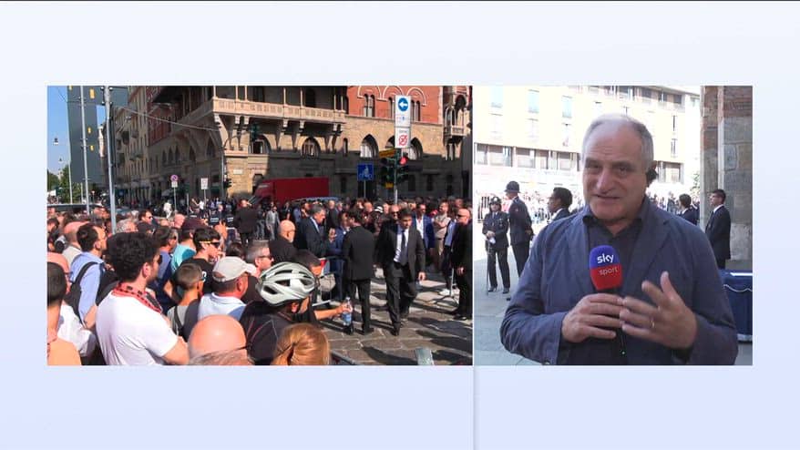Funerali Baresi, centinaia di tifosi pronti in attesa