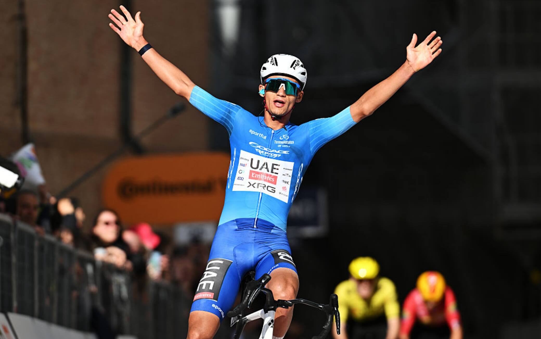 Tirreno-Adriatico, Del Toro vince anche a Camerino e ipoteca la corsa dei due mari