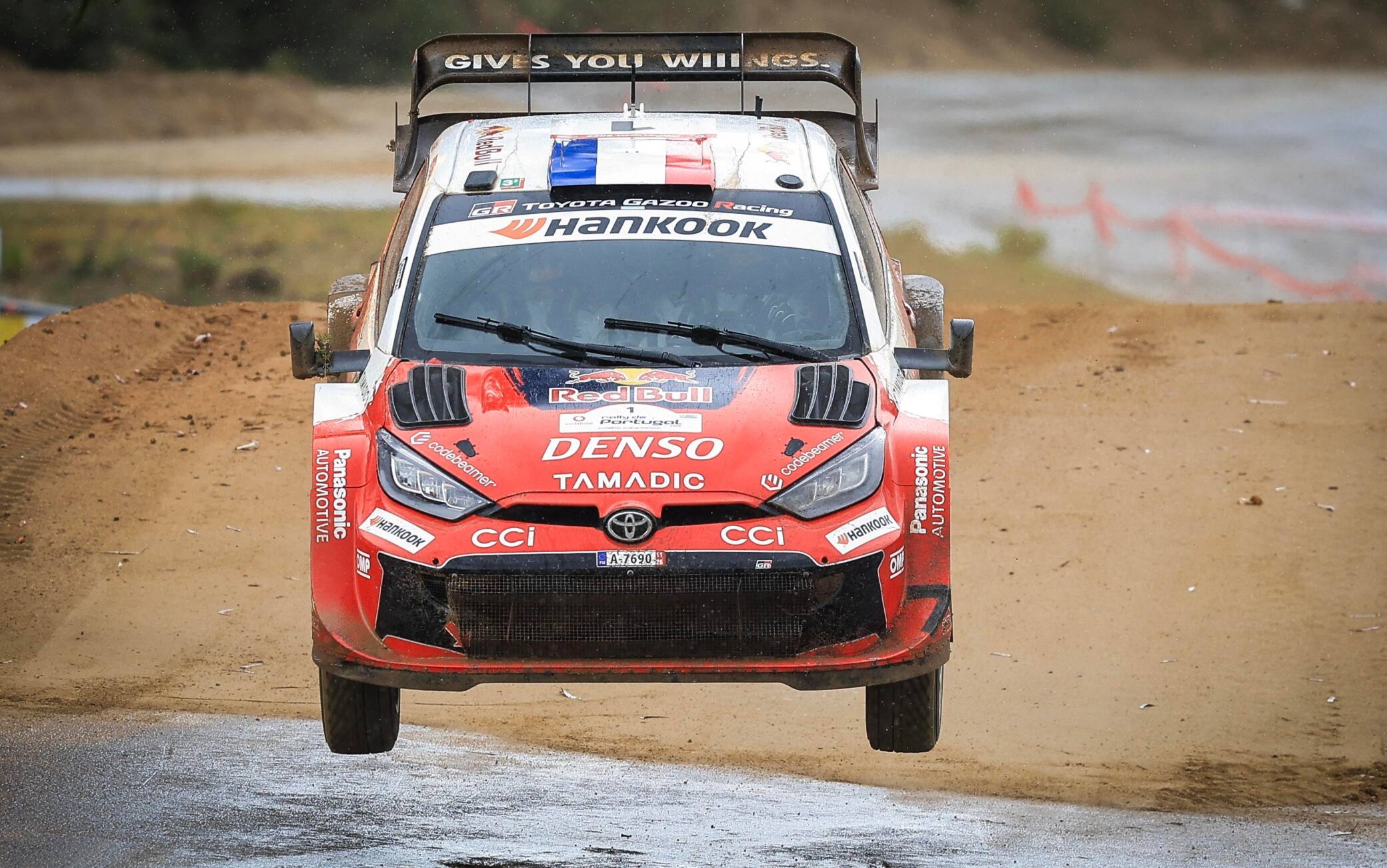 Rally Portogallo, Ogier ancora in testa davanti a Neuville