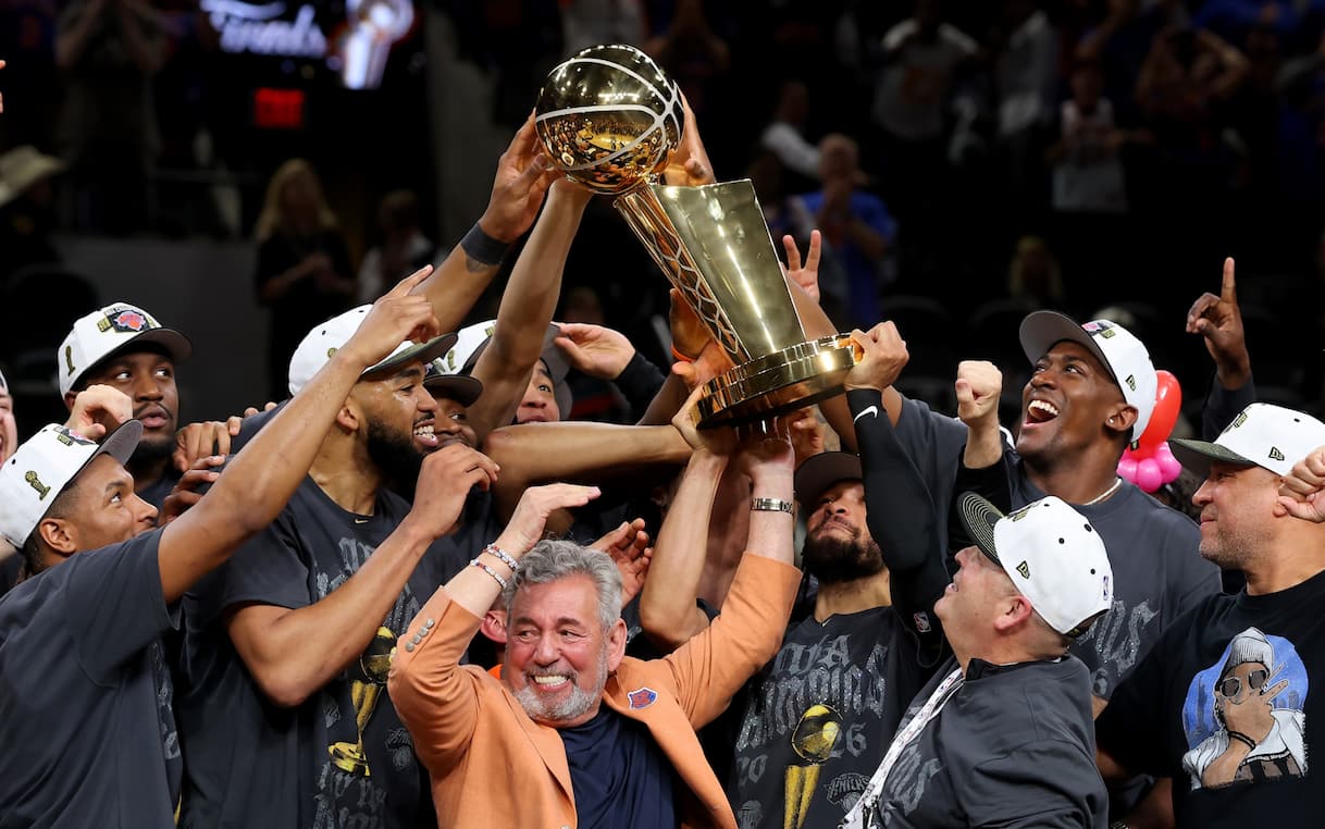 https://sport.sky.it/assets/images/4f6cb1cf6f0bcaa88cd80c7a5440480f6f21e703/skysport/it/nba/video/2026/06/14/nba-finals-san-antonio-new-york-gara-5-90-94-highlights-1105106/knicks_campioni_getty.jpg?im=Resize,width=1218