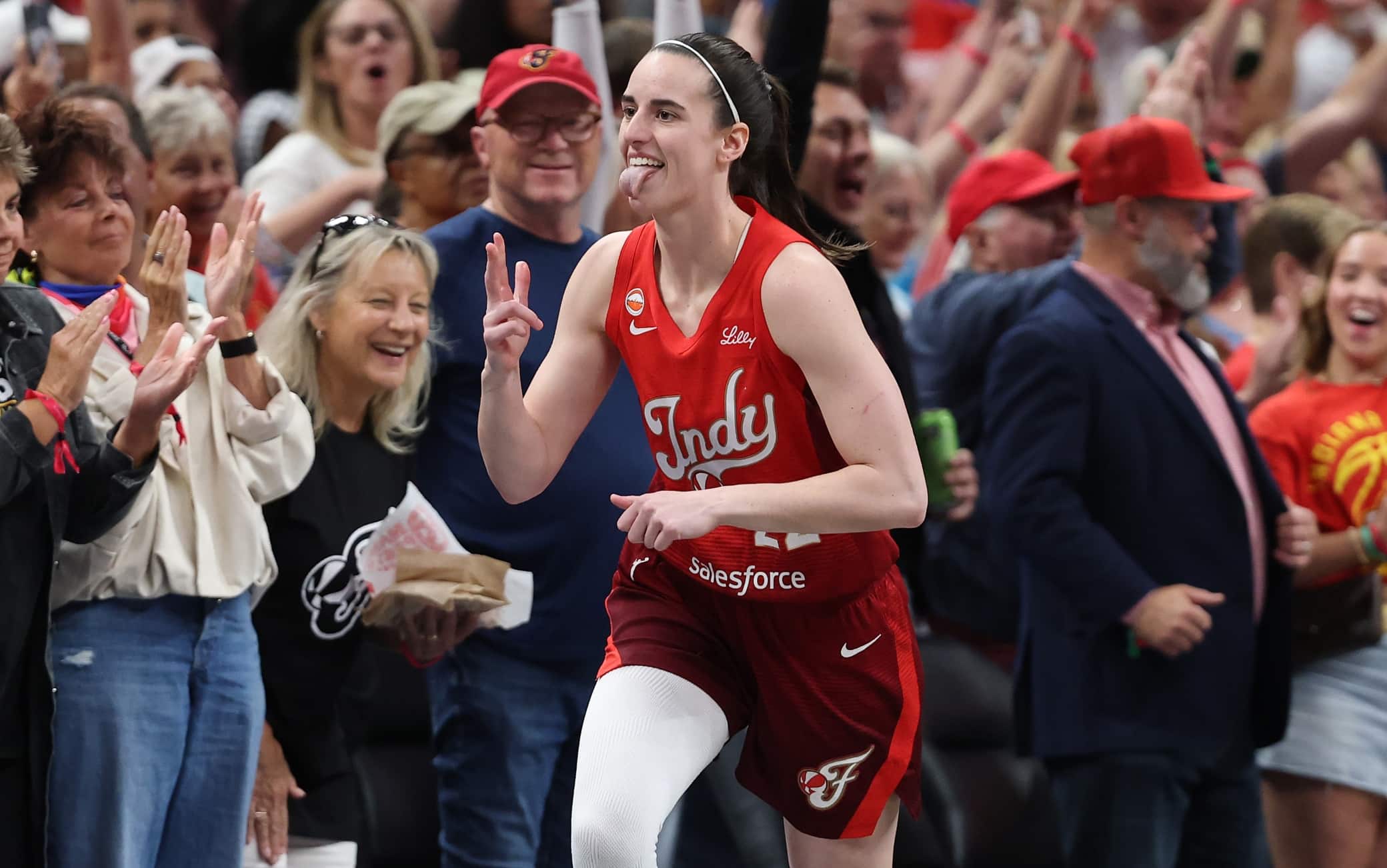 WNBA, storica Caitlin Clark: 34 punti, 12 assist e nuovi record con le Fever