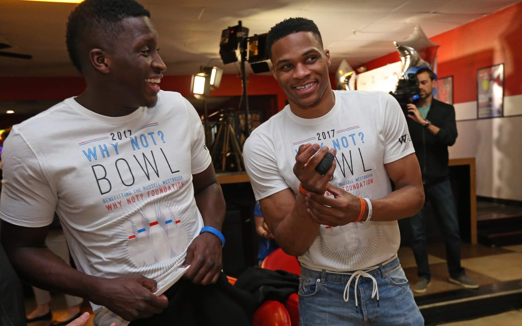 NBA, Sacramento pensa all'accoppiata Westbrook-Oladipo: due veterani per aiutare Acuff Jr.