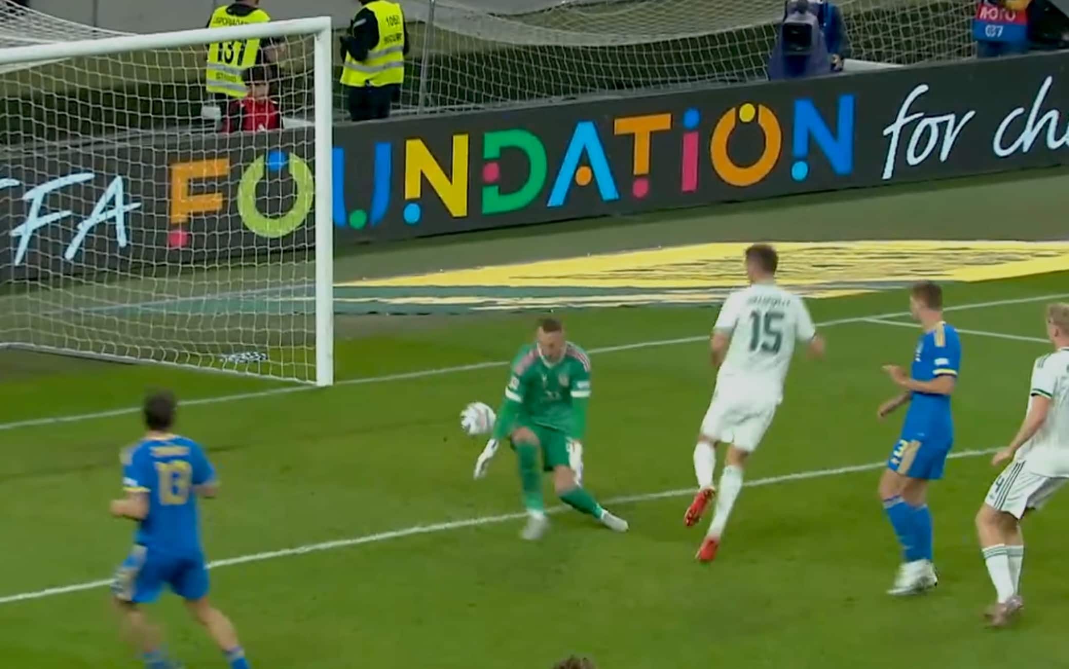 Ucraina-Irlanda del Nord, la papera surreale di Riznyk. VIDEO