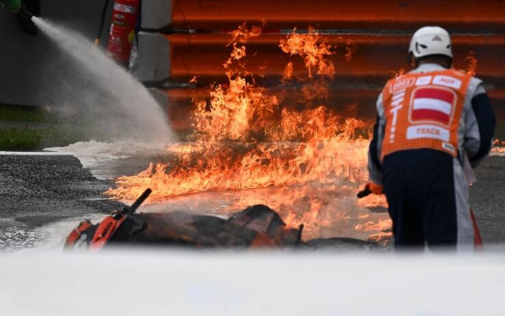 Incidente Pedrosa-Savadori, fiamme in pista