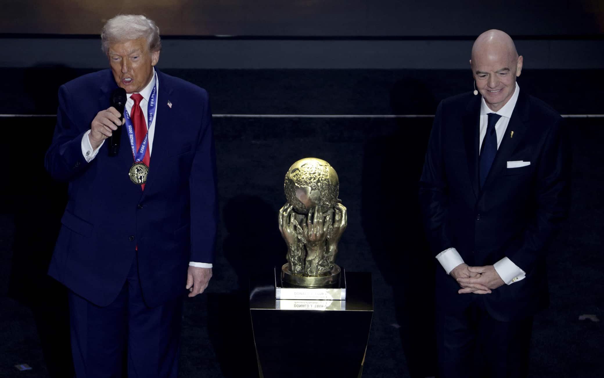 Infantino: "Trump sarà alla finale dei Mondiali, consegneremo la coppa insieme" 