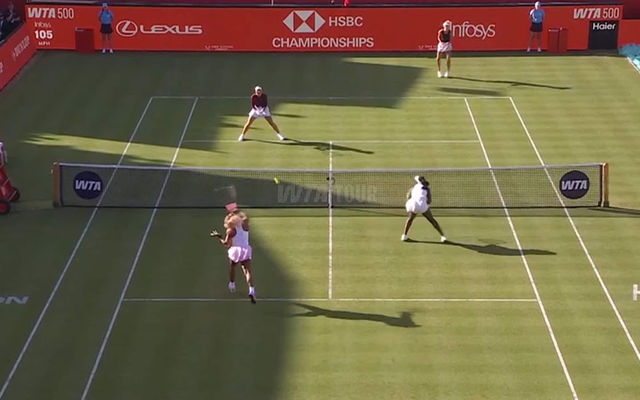 Serena Williams vintage: schiaffone al volo e vincente al Queen's