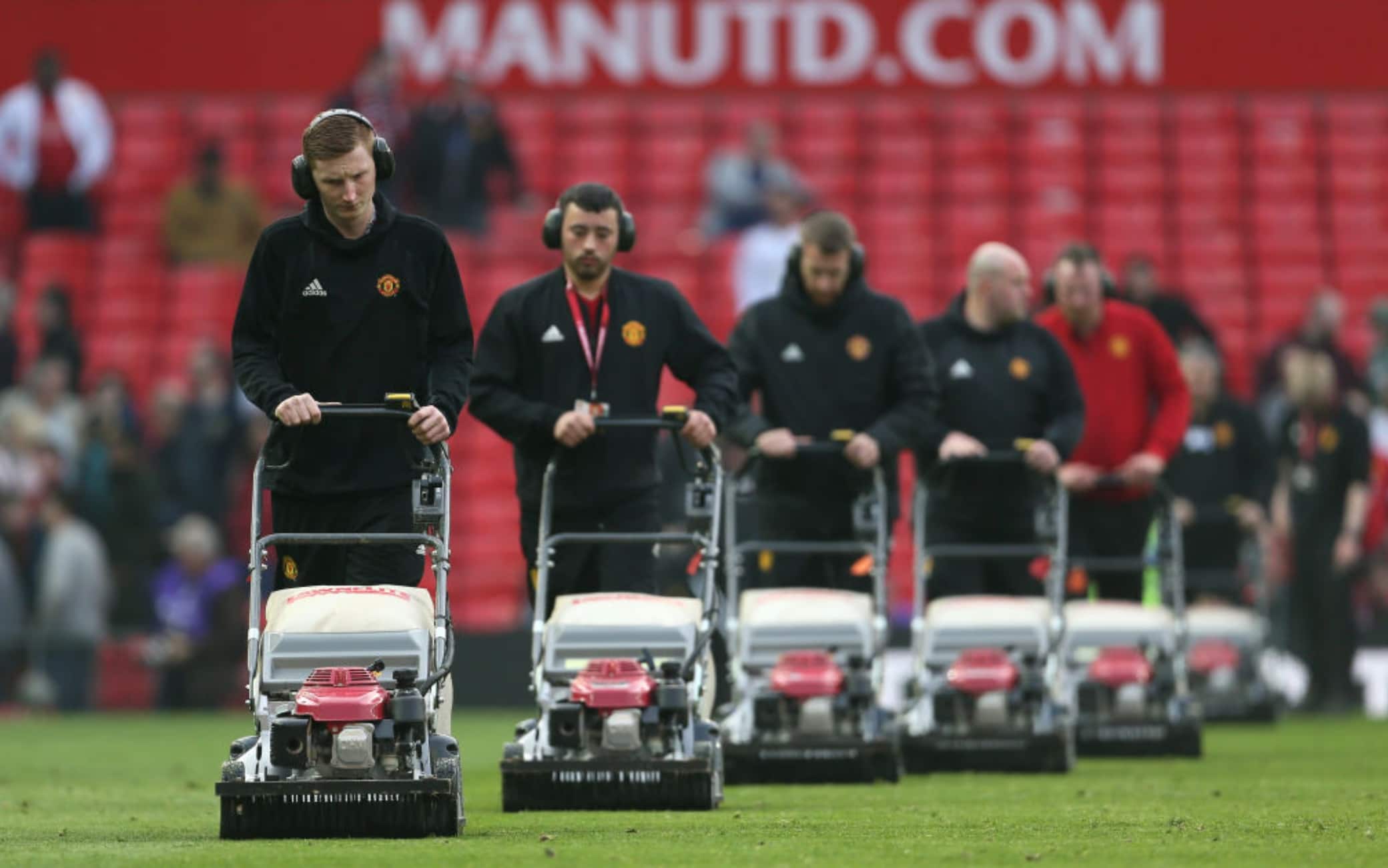 Manchester United, in vendita zolle del prato dell'Old Trafford