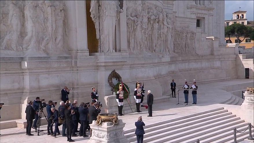 Festa 2 giugno, Mattarella rende omaggio al Milite Ignoto