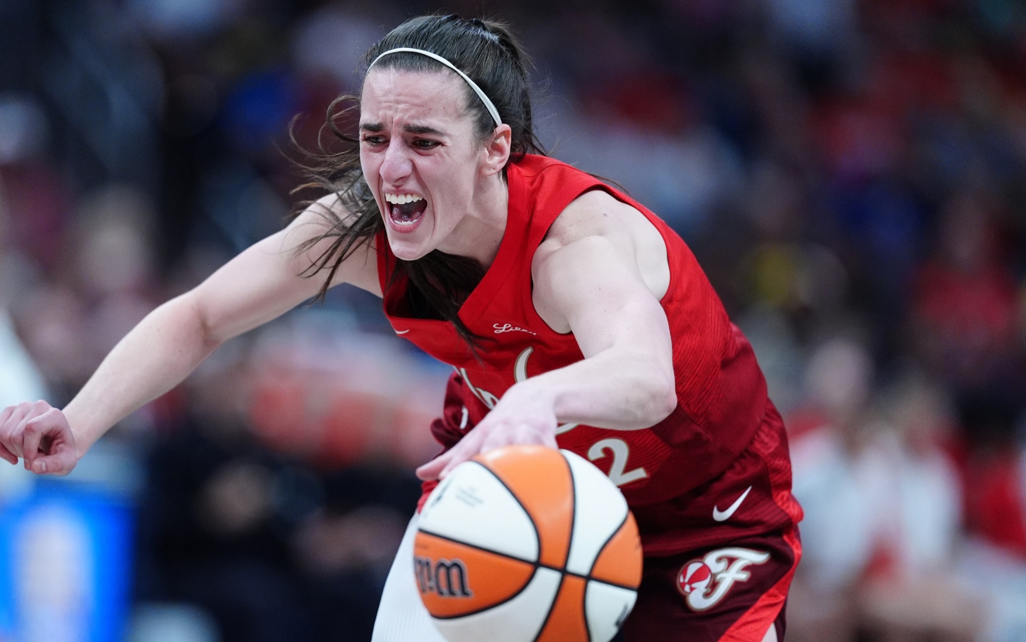 WNBA, Indiana perde in casa e Clark se la prende con l'allenatrice: lo sfogo in campo