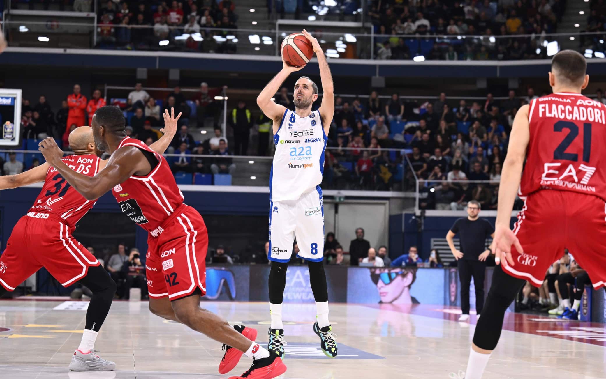 Super Della Valle con 31 punti, Brescia si impone a Milano per 90-81