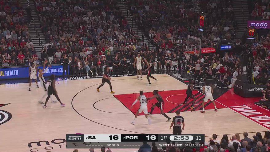 NBA, 27 punti di Victor Wembanyama contro Portland